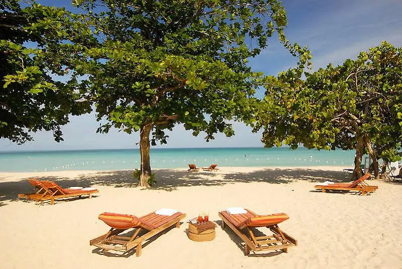 Grand Pineapple Beach Negril Resort